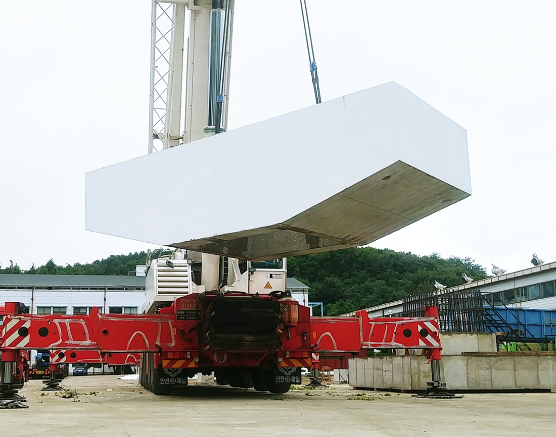 Hyundai E&C develops Precast Concrete Bridge Piers, accelerating smart construction.